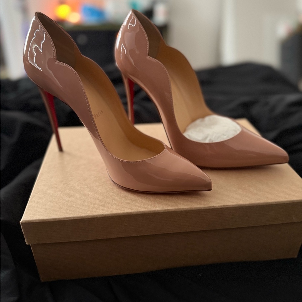 Christian Louboutin Hot Chick Pumps- 100 mm- Patent leather-NUDE